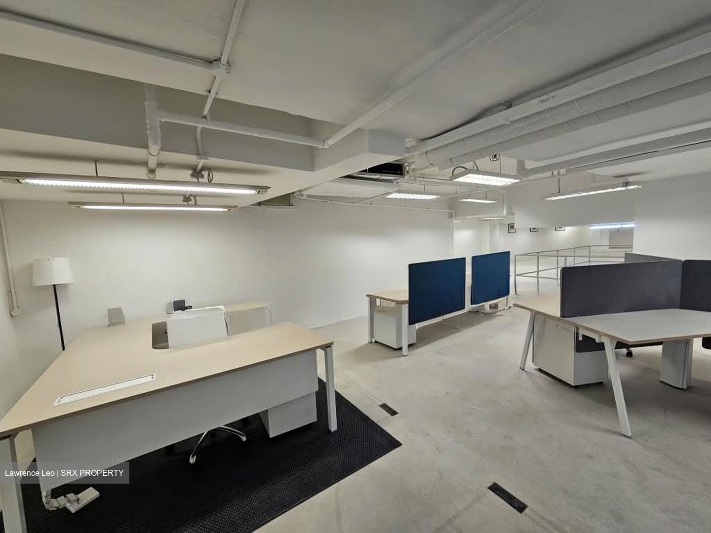 Hsbc Building (D1), Office #558504401